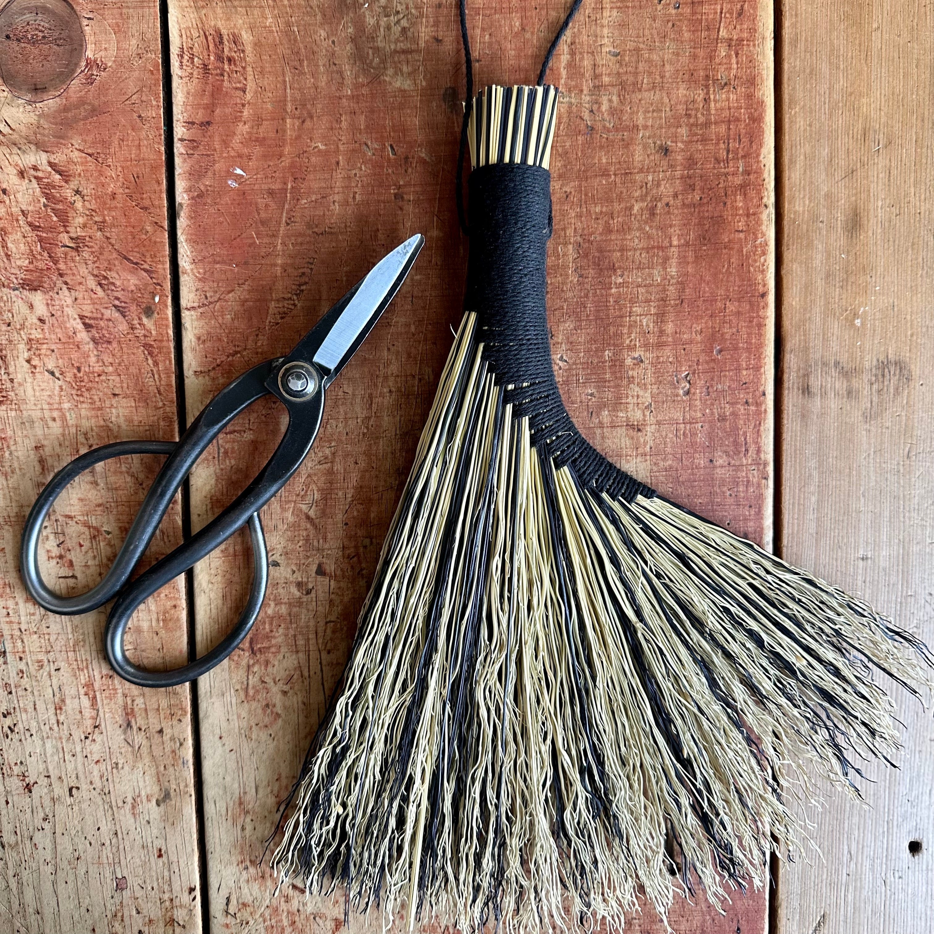 hand brooms image 3